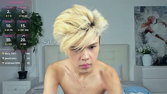 Snapshot of Felix_Rey chatting on 03.15.25 Felix Rey online show from 03.15.25