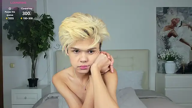 Snapshot of Felix_Rey chatting on 03.18.25 Felix Rey online show from 03.18.25