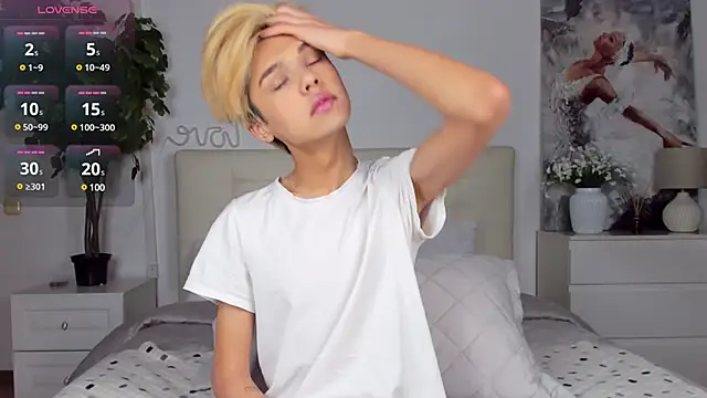 Snapshot of Felix_Rey chatting on 03.20.25 Felix Rey online show from 03.20.25