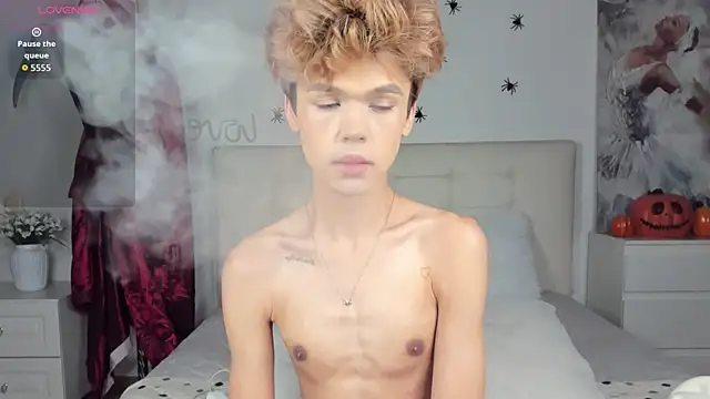 Snapshot of Felix_Rey chatting on 10.18.25 Felix Rey online show from 10.18.25