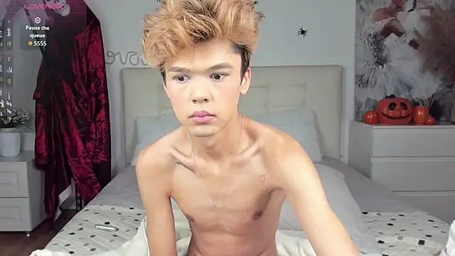 Snapshot of Felix_Rey chatting on 10.19.25 Felix Rey online show from 10.19.25