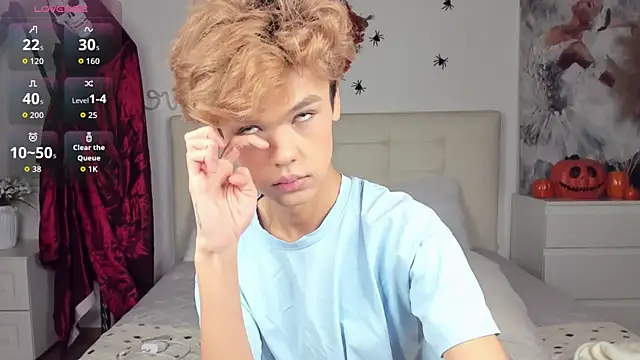 Snapshot of Felix_Rey chatting on 10.22.25 Felix Rey online show from 10.22.25