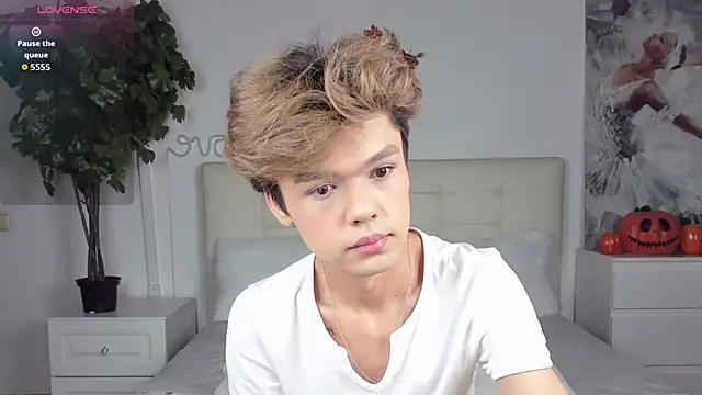 Snapshot of Felix_Rey chatting on 11.06.25 Felix Rey online show from 11.06.25