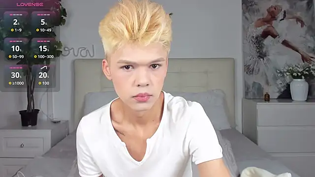 Snapshot of Felix_Rey chatting on 11.22.25 Felix Rey online show from 11.22.25