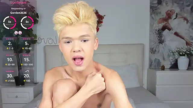 Snapshot of Felix_Rey chatting on 11.25.25 Felix Rey online show from 11.25.25