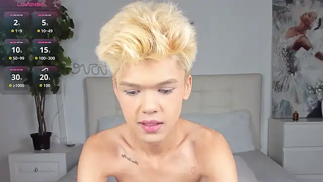 Snapshot of Felix_Rey chatting on 11.26.25 Felix Rey online show from 11.26.25