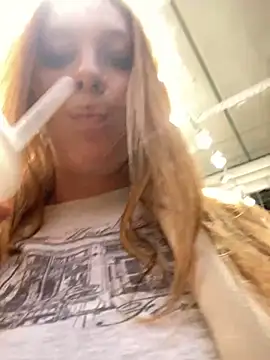 Snapshot of Sweet___Emily chatting on 12.10.24 Sweet Emily online show from 12.10.24