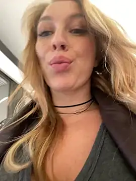 Snapshot of Sweet___Emily chatting on 12.15.24 Sweet Emily online show from 12.15.24