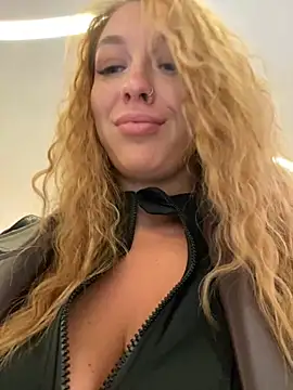 Snapshot of Sweet___Emily chatting on 12.19.24 Sweet Emily online show from 12.19.24