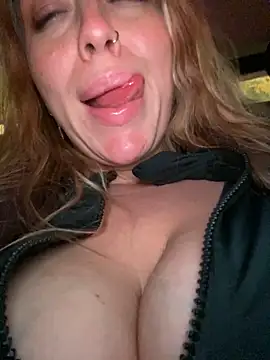 Snapshot of Sweet___Emily chatting on 01.05.25 Sweet Emily online show from 01.05.25