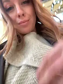 Snapshot of Sweet___Emily chatting on 01.11.25 Sweet Emily online show from 01.11.25