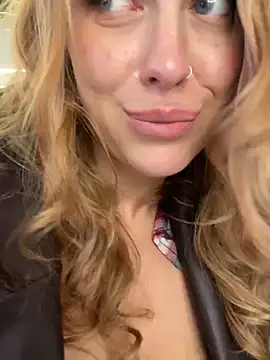 Snapshot of Sweet___Emily chatting on 01.28.25 Sweet Emily online show from 01.28.25