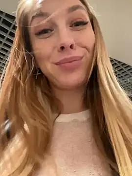 Snapshot of Sweet___Emily chatting on 02.13.25 Sweet Emily online show from 02.13.25