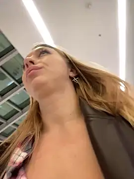 Snapshot of Sweet___Emily chatting on 02.16.25 Sweet Emily online show from 02.16.25