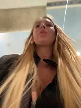 Snapshot of Sweet___Emily chatting on 03.10.25 Sweet Emily online show from 03.10.25