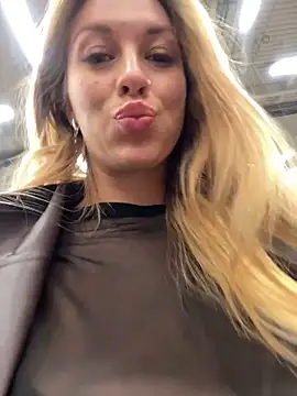 Snapshot of Sweet___Emily chatting on 03.12.25 Sweet Emily online show from 03.12.25