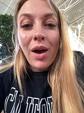 Snapshot of Sweet___Emily chatting on 09.09.25 Sweet Emily online show from 09.09.25