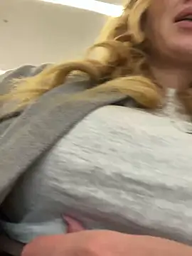 Snapshot of Sweet___Emily chatting on 09.18.25 Sweet Emily online show from 09.18.25