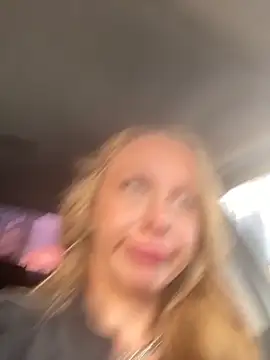 Snapshot of Sweet___Emily chatting on 10.07.25 Sweet Emily online show from 10.07.25