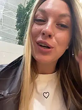 Snapshot of Sweet___Emily chatting on 11.15.25 Sweet Emily online show from 11.15.25