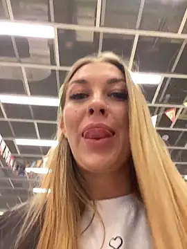 Snapshot of Sweet___Emily chatting on 11.21.25 Sweet Emily online show from 11.21.25