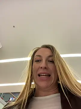 Snapshot of Sweet___Emily chatting on 11.24.25 Sweet Emily online show from 11.24.25