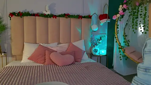 Snapshot of Eva_Natsumi chatting on 12.13.24 Eva Natsumi online show from 12.13.24