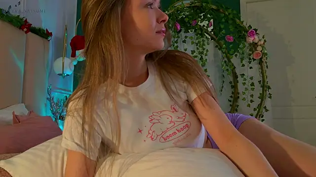 Snapshot of Eva_Natsumi chatting on 12.16.24 Eva Natsumi online show from 12.16.24