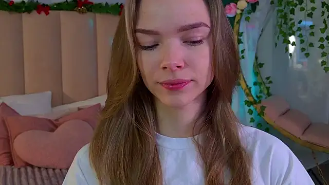 Snapshot of Eva_Natsumi chatting on 12.17.24 Eva Natsumi online show from 12.17.24