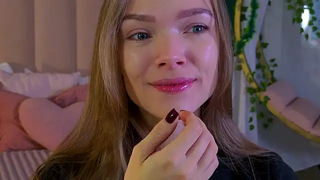 Snapshot of Eva_Natsumi chatting on 12.21.24 Eva Natsumi online show from 12.21.24