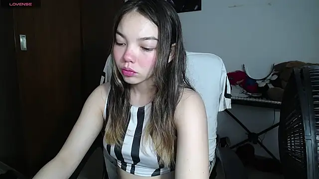 Snapshot of venelope1 chatting on 02.22.25 venelope1 online show from 02.22.25