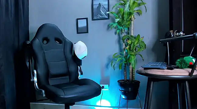 Damian 022 online show from 12.21.24