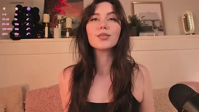 Snapshot of UnaMedison chatting on 05.16.26 UnaMedison online show from 05.16.26