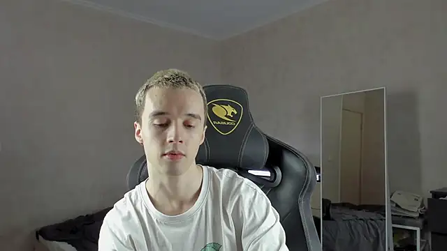 Snapshot of MasonWarholl chatting on 12.12.24 MasonWarholl online show from 12.12.24