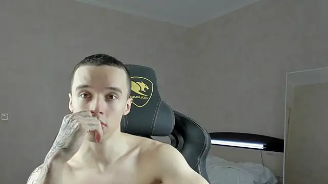 Snapshot of MasonWarholl chatting on 12.30.24 MasonWarholl online show from 12.30.24