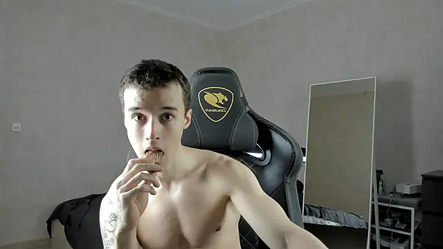 Snapshot of MasonWarholl chatting on 01.30.25 MasonWarholl online show from 01.30.25