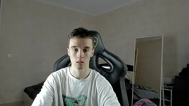 Snapshot of MasonWarholl chatting on 03.04.25 MasonWarholl online show from 03.04.25