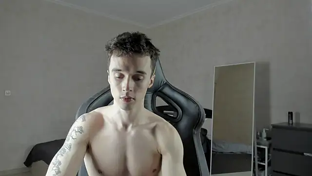 Snapshot of MasonWarholl chatting on 03.18.25 MasonWarholl online show from 03.18.25