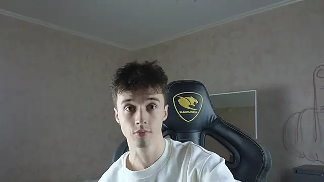 Snapshot of MasonWarholl chatting on 10.17.25 MasonWarholl online show from 10.17.25