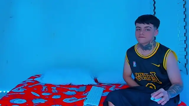 Snapshot of HOT_boy2025 chatting on 01.18.25 HOT boy2025 online show from 01.18.25