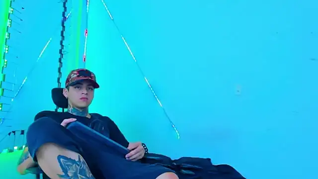 Snapshot of HOT_boy2025 chatting on 09.28.25 HOT boy2025 online show from 09.28.25