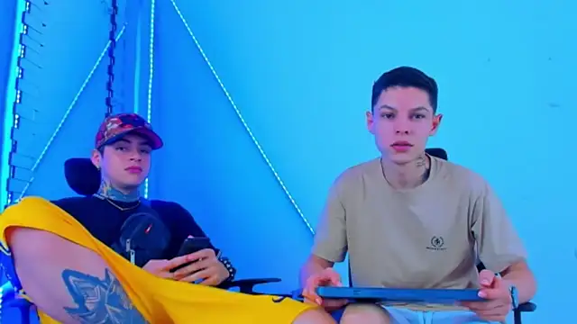 Snapshot of HOT_boy2025 chatting on 10.21.25 HOT boy2025 online show from 10.21.25