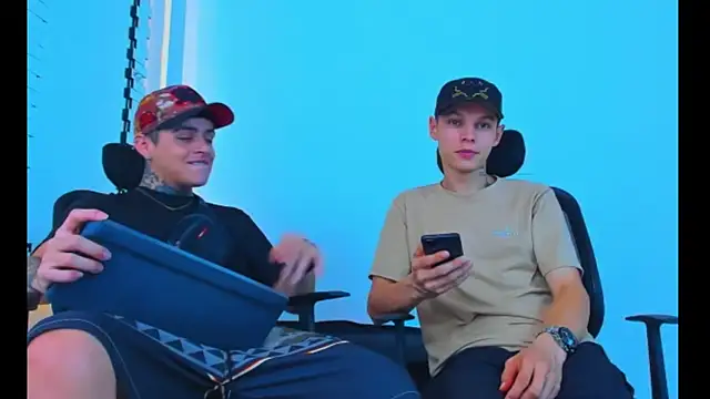 Snapshot of HOT_boy2025 chatting on 11.26.25 HOT boy2025 online show from 11.26.25