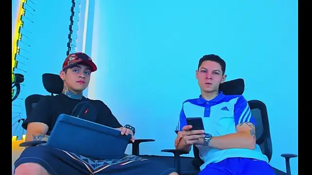 Snapshot of HOT_boy2025 chatting on 11.27.25 HOT boy2025 online show from 11.27.25