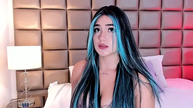 Snapshot of AnnyHizzle chatting on 02.09.25 AnnyHizzle online show from 02.09.25