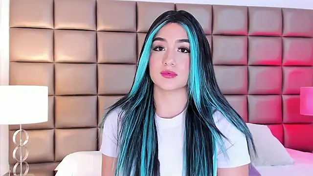 Snapshot of AnnyHizzle chatting on 02.15.25 AnnyHizzle online show from 02.15.25