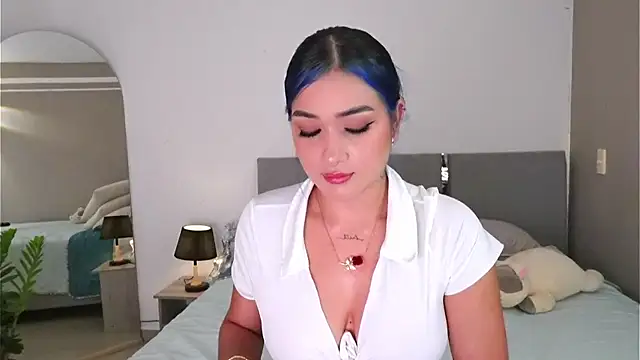 Snapshot of AnnyHizzle chatting on 09.10.25 AnnyHizzle online show from 09.10.25