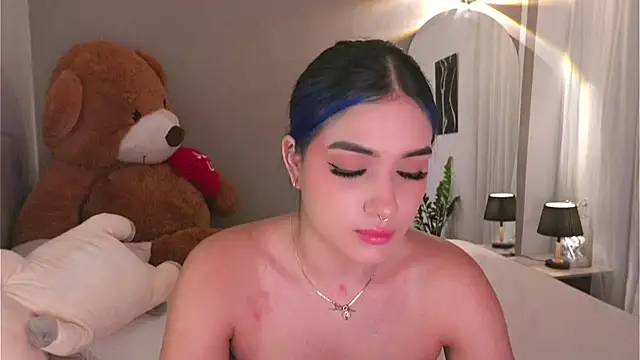 Snapshot of AnnyHizzle chatting on 10.14.25 AnnyHizzle online show from 10.14.25