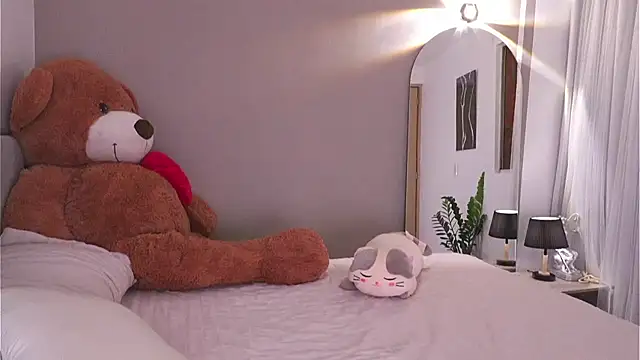 Snapshot of AnnyHizzle chatting on 10.22.25 AnnyHizzle online show from 10.22.25