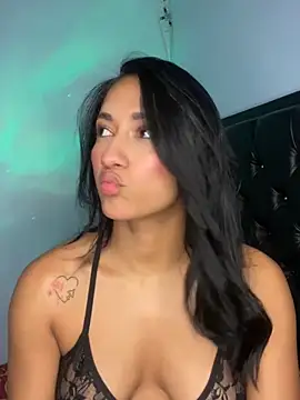 Snapshot of mailyreid chatting on 03.01.25 mailyreid online show from 03.01.25